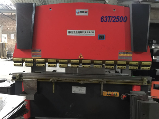 液(yè)壓折彎機