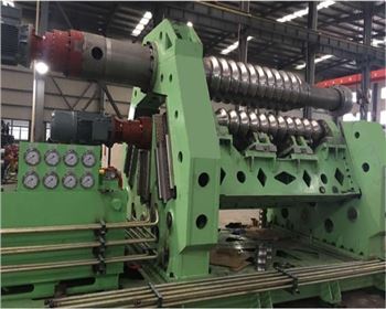 西安電液伺(si)服四輥波紋闆卷(juàn)闆機